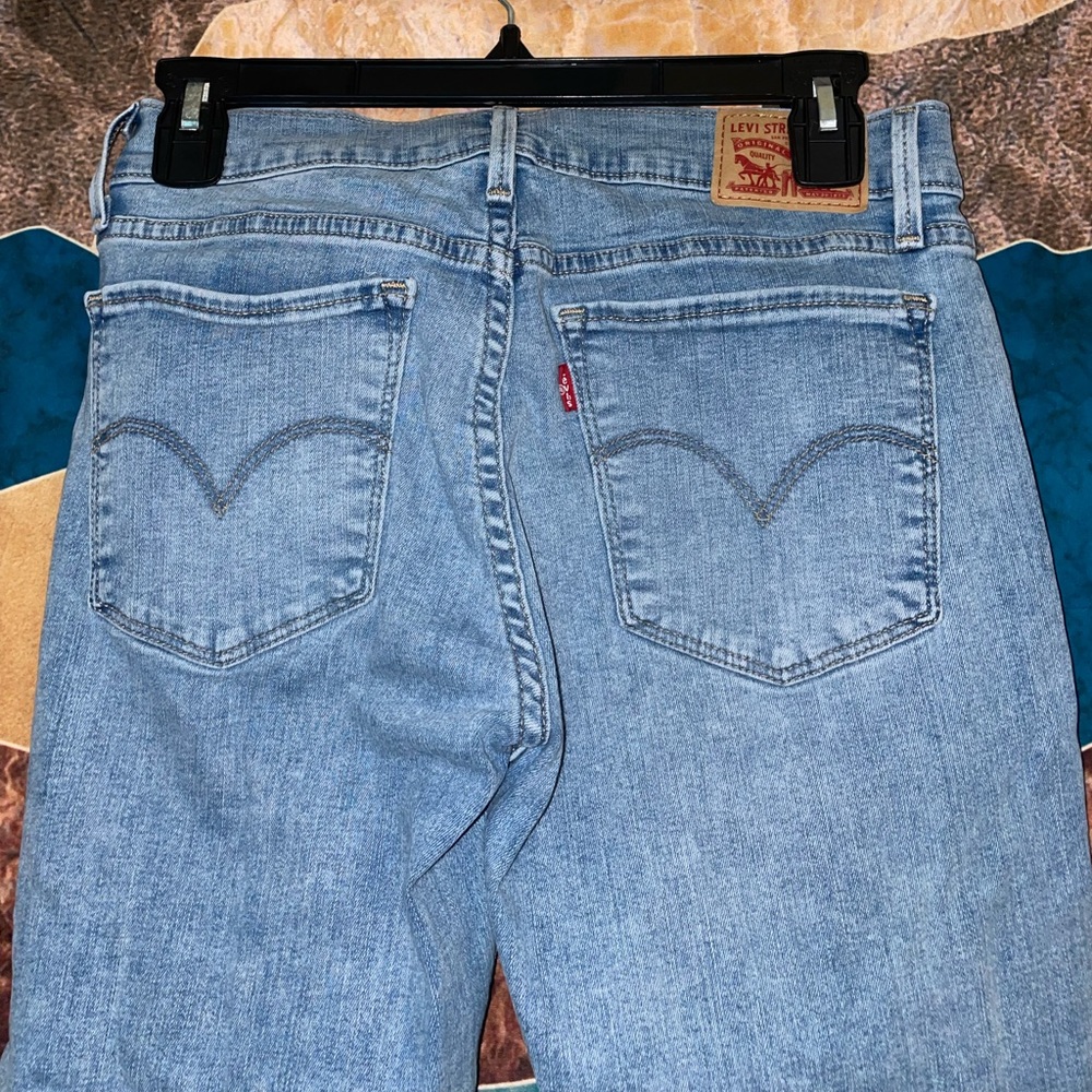 Levi ripped jeans